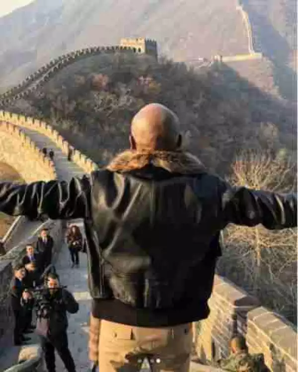 Floyd Mayweather Jr rakes in $3 Million just to vacation with 23 people in China (Photos)